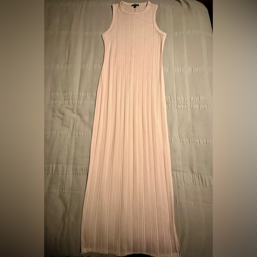 Express Sleeveless Ribbed Knit
Maxi Dress in Soft Peach